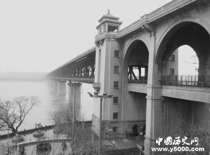 武汉长江大桥什么时候建成的_武汉长江大桥的建设历程_武汉长江大桥怎么建的