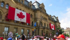 加拿大为什么这么听美国的话