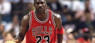 1998年6月15日：芝加哥公牛队第六次夺得NBA冠军