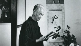 日本第一个获得诺贝尔文学奖的人是谁