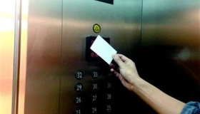 济南一小区电梯为何按次收费