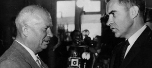 1959年7月24日：赫鲁晓夫和尼克松展开“厨房辩论”