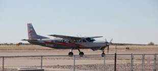 1995年5月16日：单引擎螺旋桨飞机降落高速公路