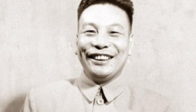 蒋经国的历史地位该有多高