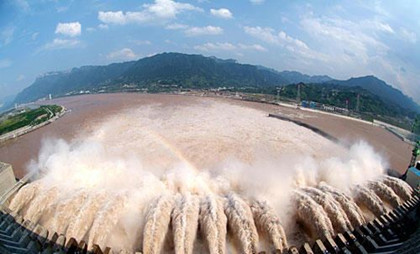 2009年8月6日：长江5年来最大洪峰顺利过坝