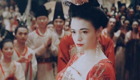 历史上杨贵妃一共有几个姐姐