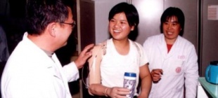 1997年5月20日：“怪病少女”杨晓霞捐献治疗余款