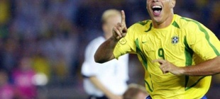 1976年9月22日：巴西足球运动员罗纳尔多出生