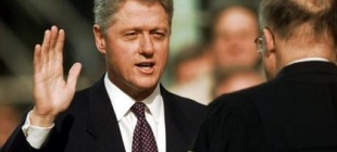 1946年8月19日：美国第42任总统比尔·克林顿出生