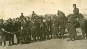 苏联解体是谁造成的