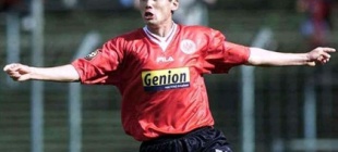 1998年8月2日：杨晨加盟德国法兰克福队