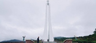 1985年8月19日：北回归线塔在广州落成