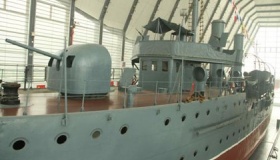 中山舰为什么在武汉