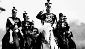 二战结束日本裕仁天皇为什么不处死