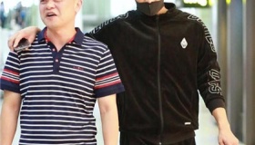 黄子韬爸爸去世