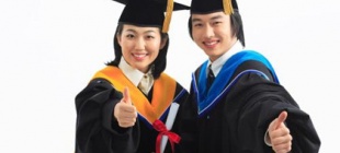 1982年7月6日：我国首次举行博士论文答辩会