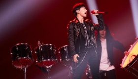 《乘风破浪的姐姐》成团夜张杰唱歌摘耳返