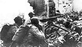 雪峰山战役是谁指挥的