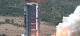 1997年8月20日：“长征三号乙”运载火箭发射成功