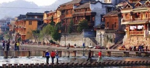 1957年9月20日：湘西土家族苗族自治州成立