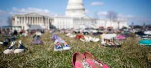 1998年7月24日：美国国会大厦发生枪击事件