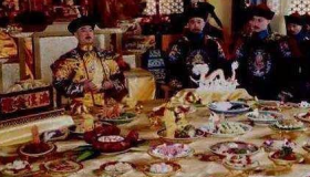 古代皇帝一直穿龙袍吗