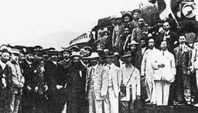 振兴中华的口号是谁提出的