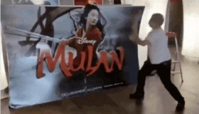 影院老板为什么砸花木兰宣传板