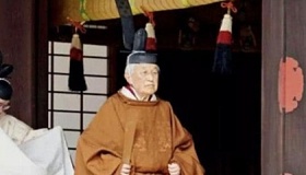 日本天皇是世袭制吗