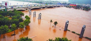 2010年6月17日：中国大江大河首次发生超警洪水