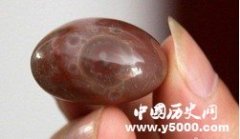 神奇的“猫眼”石：遇热会“闭眼”