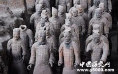 为何秦始皇的兵马俑都不戴头盔?
