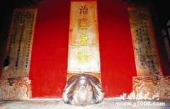 康熙六扫朱元璋墓为何必三跪九叩？