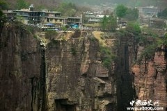 比张家界玻璃桥还惊悚，堪称世界第一危险村