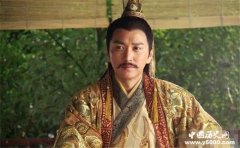 他成了唯一能在李治身边走动的带刀侍卫