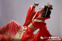 李漼穷奢极欲只顾玩乐