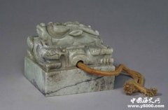 华歆和陈群对争权的不同看法