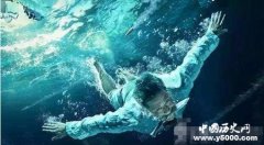 吴京拿生命拍战狼2