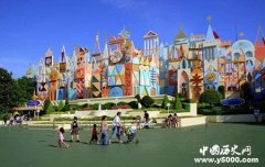 沃尔特迪斯尼建造世界上第一个迪斯尼乐园