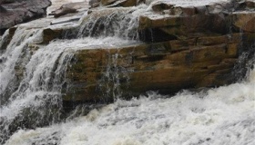 壶口瀑布半清半浊