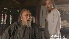 清朝党争康熙更重用索额图还是纳兰明珠？