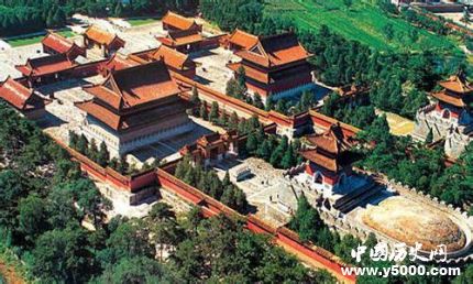 清朝东西陵的建筑分布有什么特点和含义？
