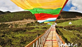 西藏雅鲁藏布江的泉水为什么喷喷停停