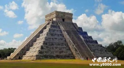 库库尔坎金字塔与玛雅历法之间有什么联系？