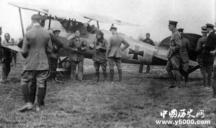 “红色男爵”冯·里希特霍芬里爵的飞机究竟是被谁击落的？