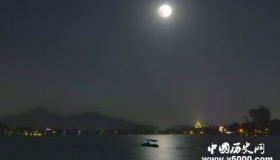 《月夜》背景作者简介《月夜》乐曲赏析