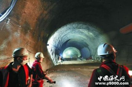 新八达岭隧道贯穿京张高铁项目进展情况如何？