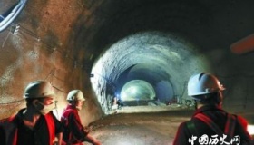 新八达岭隧道贯穿京张高铁项目进展情况如何？