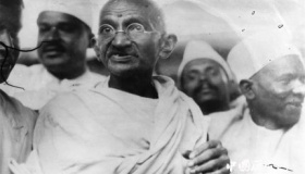 甘地生平简介甘地的故事甘地是怎么死的？