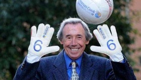 英格兰传奇门神班克斯去世班克斯传奇职业生涯介绍